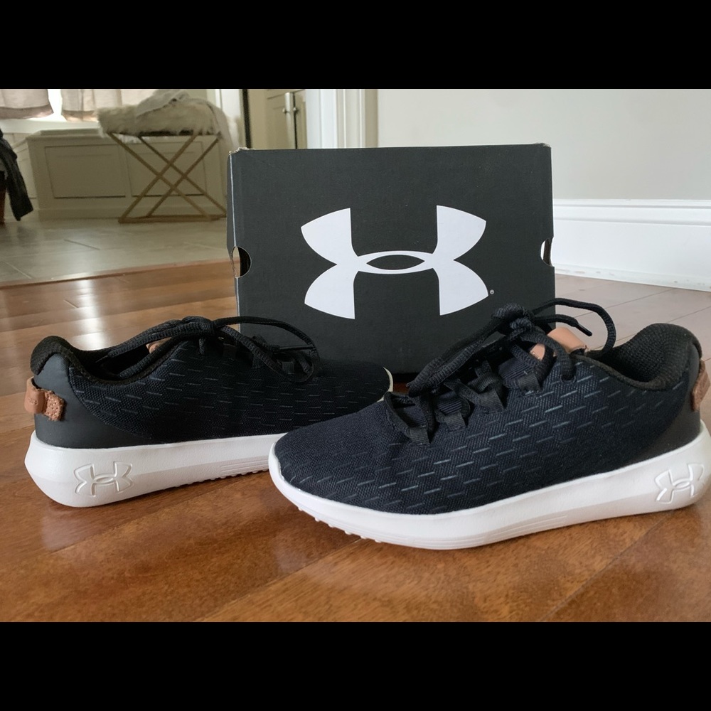 Under Armour sneakers women size 5 black NIB